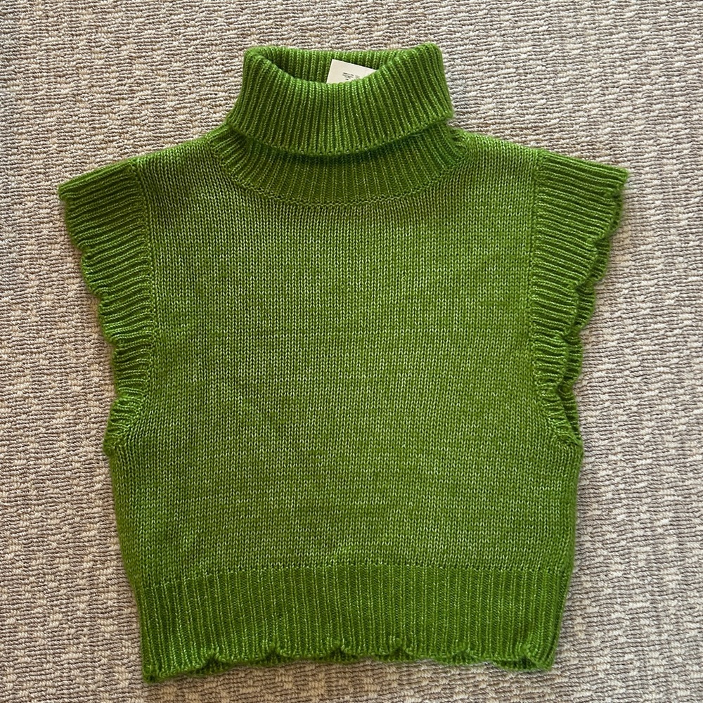 Cotton-On NWT super soft scallop sweater vest